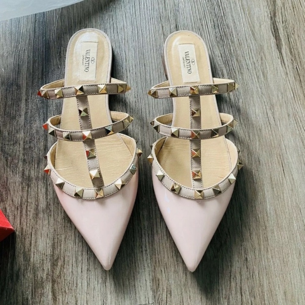 Valentino Rockstud mules in light pink
